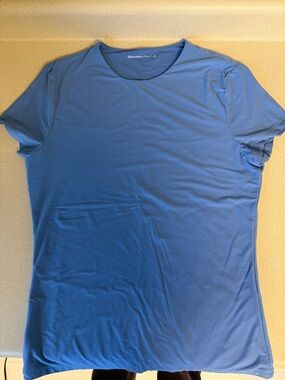 Abercrombie & Fitch Light Blue Short Sleeve Tee